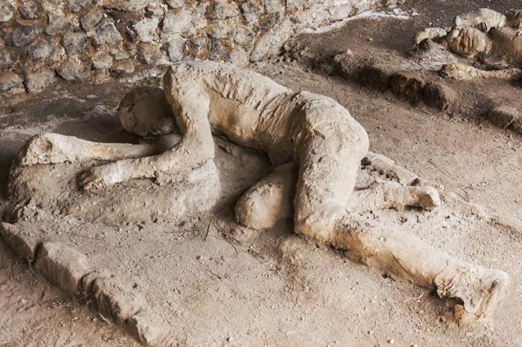 Saniyeler içinde öldüler Tarihi patlamanın yeni kalıntıları bulundu: İşte bir aile böyle yok olmuş