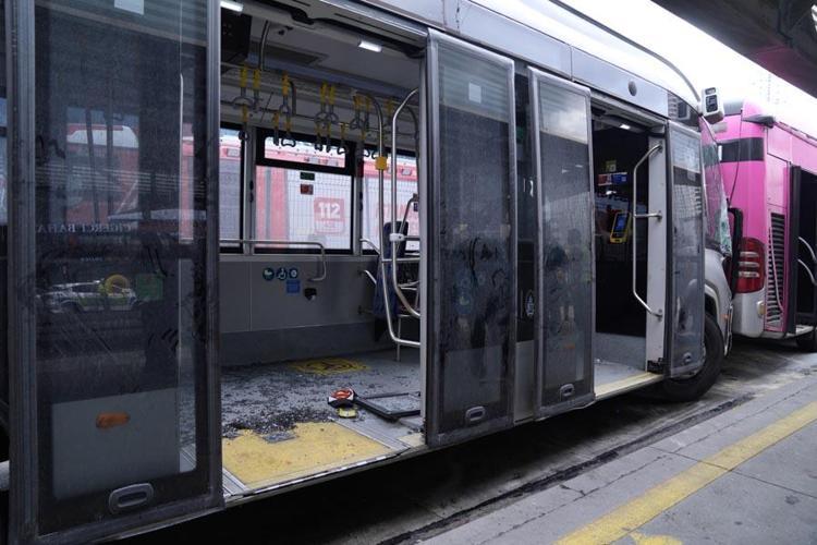 Beylikdüzünde iki metrobüs çarpıştı: 1 ölü, 40 yaralı