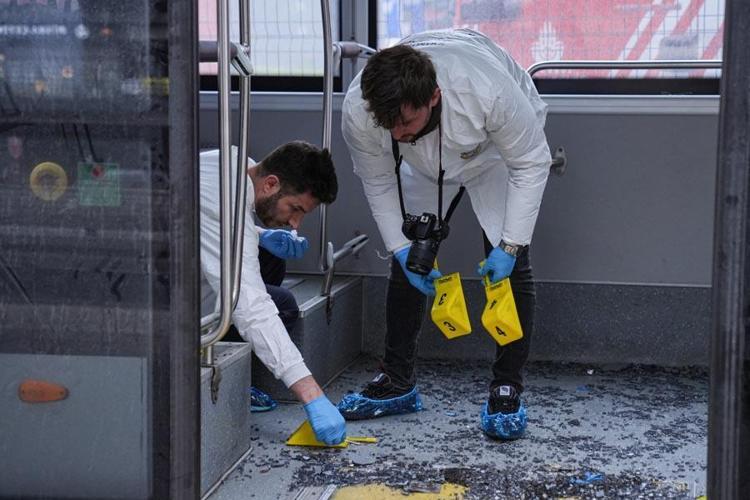Beylikdüzünde iki metrobüs çarpıştı: 1 ölü, 40 yaralı