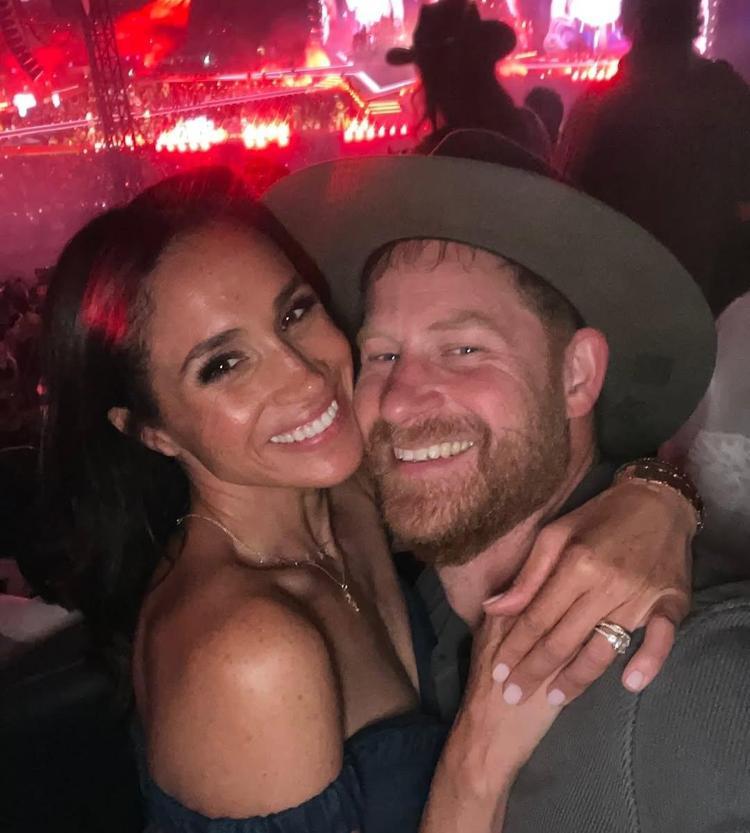 Meghan Markle, Beyonce konserinde Prens Harry öpücüklere boğdu