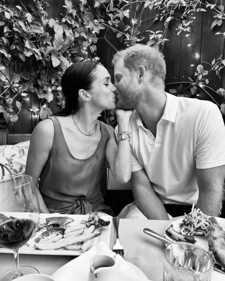 Meghan Markle, Beyonce konserinde Prens Harry öpücüklere boğdu