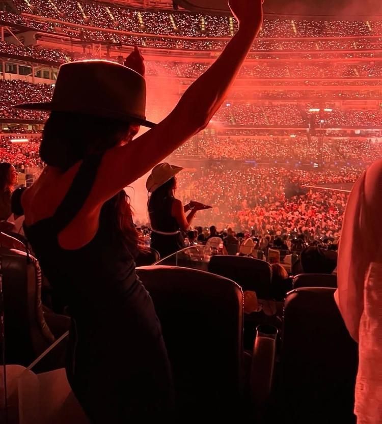 MUHTEŞEM BİR KONSER