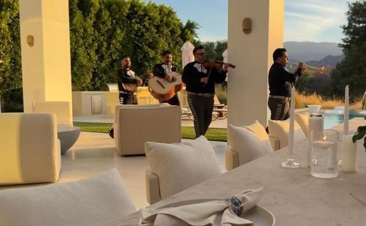 Justin Bieberdan Haileye Anneler Günü jesti