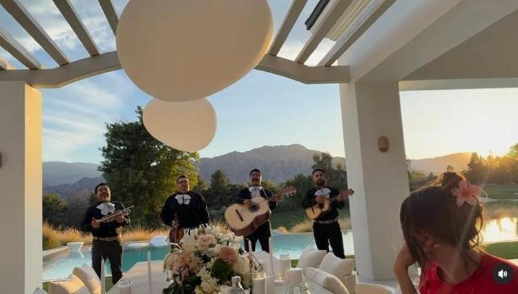 Justin Bieberdan Haileye Anneler Günü jesti