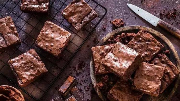 BROWNİE PASTA TARİFİ