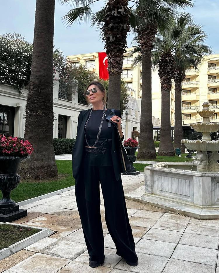 Kim der 81 yaşında diye Nebahat Çehre davet tarzıyla göz kamaştırdı