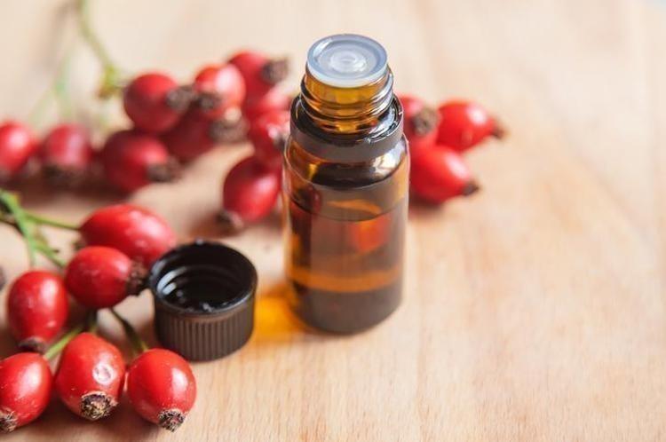 SEBUM DENGESİ SAĞLAR