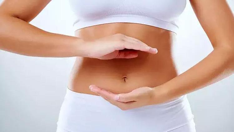 Ayva göbeğinin kökünü kazıyor 1 haftada 3 kilo yağdan verdiriyor: Uyumadan 2 saat önce için, iğne ipliğe döndürüyor