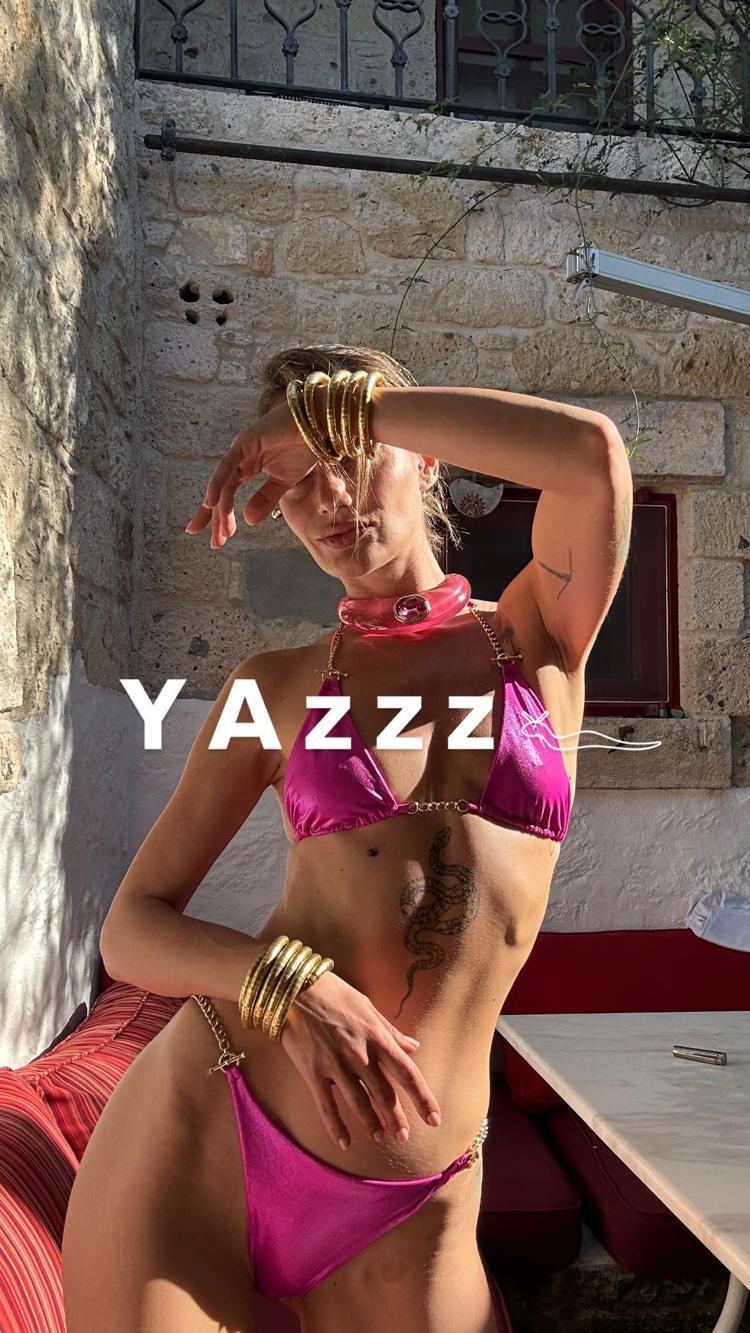Sezonu Fethiyede açan Gülcan Arslan üstsüz poz verdi