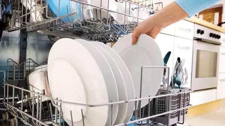 Bulaşık makinesine atınca zehir saçıyor Yüksek ısı ve deterjanla kanserojen maddeye dönüşüyor