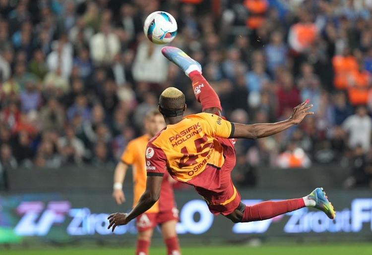 Galatasarayda tek hedef Osimhen’in transferi 1 sene daha kal Avrupa Kupası al