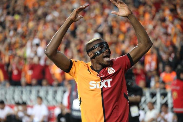 Galatasarayda tek hedef Osimhen’in transferi 1 sene daha kal Avrupa Kupası al