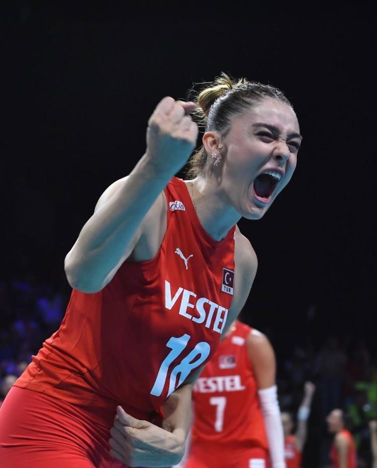Voleybolun en zenginlerinden Zehra Güneşin villası ağızları açık bıraktı