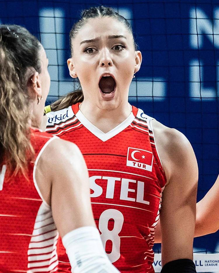 Voleybolun en zenginlerinden Zehra Güneşin villası ağızları açık bıraktı