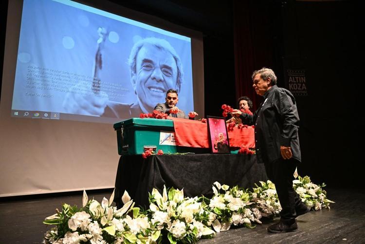 Ünlü yönetmen Ali Özgentürke veda Adanada toprağa verildi