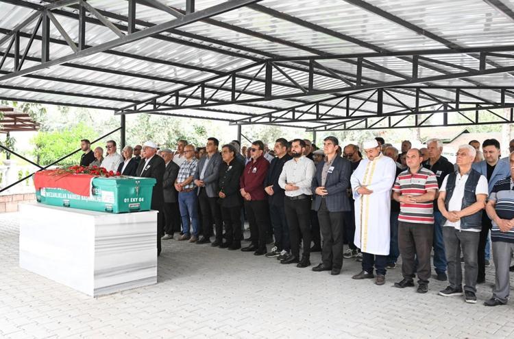 Ünlü yönetmen Ali Özgentürke veda Adanada toprağa verildi