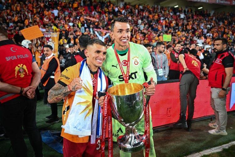 ALTI İSİM İLK PEŞİNDE