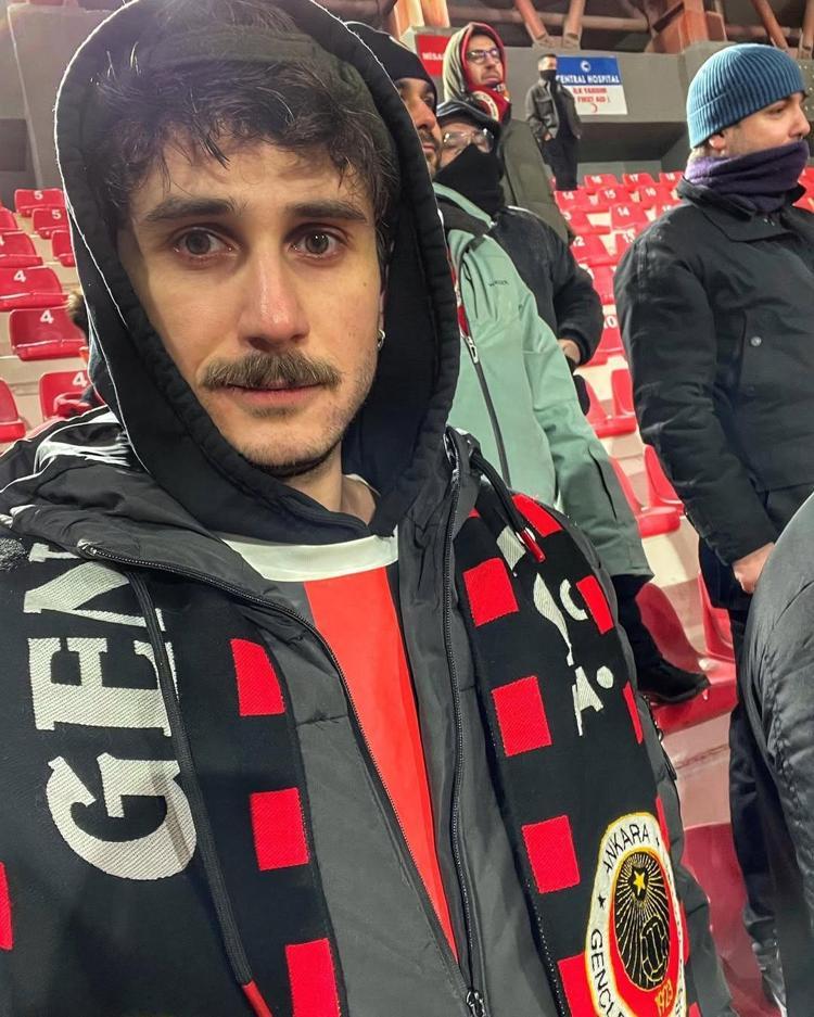 YALNIZ VE MERAKLI BİR ÇOCUKTUM