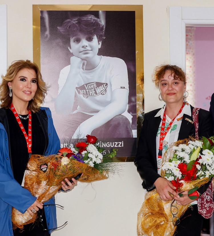 Gülben Ergen sosyal medyadan duyurdu Bayburtta Mattia Ahmet Minguzzi anaokulu açıldı