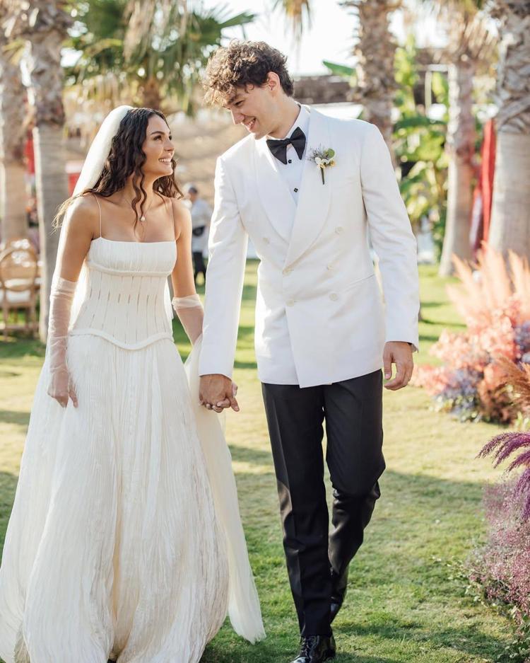 Ebru Şahin 31 yaşında Cedi Osmandan romantik kutlama