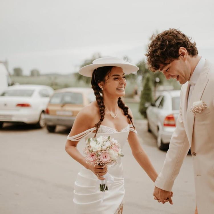 Ebru Şahin 31 yaşında Cedi Osmandan romantik kutlama