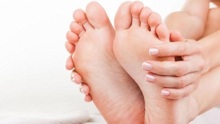 Nasırın kökünü kurutuyor Mantar ve egzamayı 1 günde geçiriyor, 10 dakika bekletince ayakları pamuk gibi yapıyor, sadece 2 malzemeyle yapılıyor