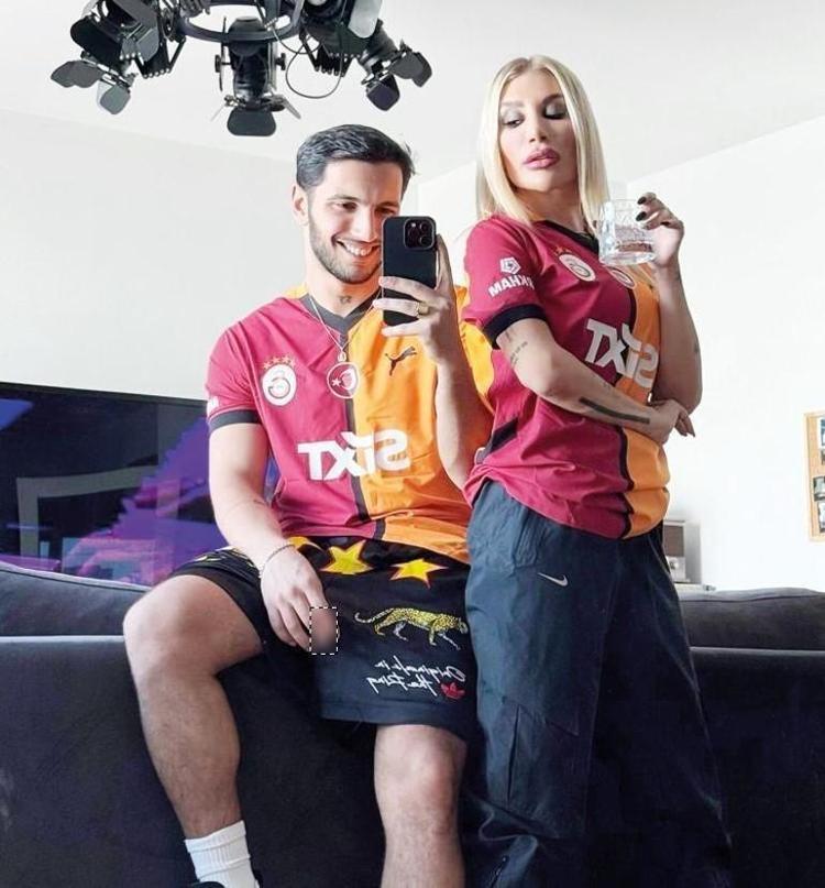 MUTLULUKTAN AĞLADI