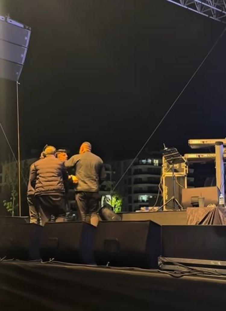 Ece Seçkinin konserinde yürekler ağza geldi Benim kalbime inecek