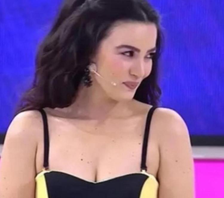 Çarkıfelekin hostesiydi Emel Özkızıltaş yeniden moda yarışmasında