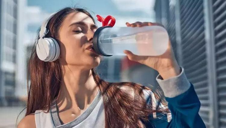 Kavurucu sıcaklıklar için geri sayım başladı Uzman isim vatandaşları uyardı: Kalbin yükünü artırıyor, tansiyonu düşürüyor
