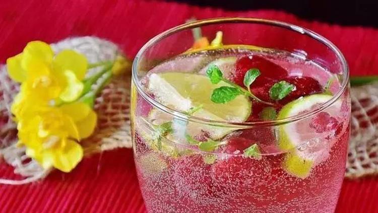 Günde en az bir bardak için Böbrekleri tıkır tıkır çalıştırıyor: Doğal kalsiyum ve magnezyum deposu olarak biliniyor, Kemikleri beton gibi yapıyor