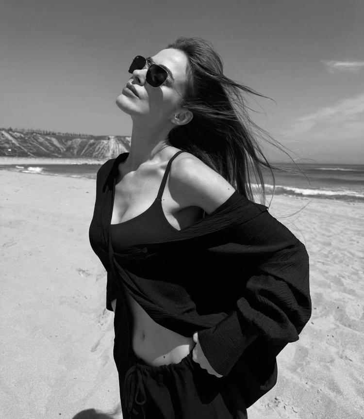 Bensu Soraldan plaj pozları Instagramda beğeni yağmuruna tutuldu