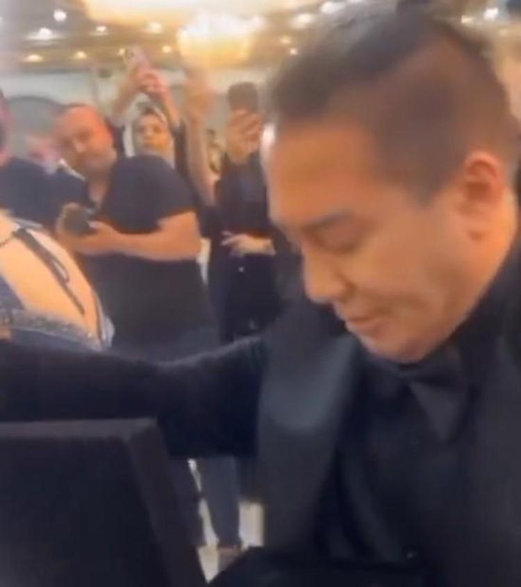 Murat Övüçün oğlu Burak Can evlendi Düğünde eski eşiyle ilk kez görüntülenen fenomen, gelinine kilo kilo altın taktı