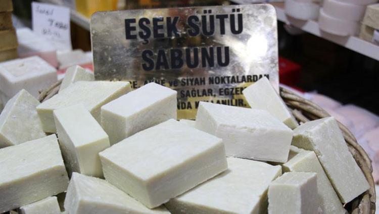 Her sabah uygulamak yeterli En besleyici doğal sabun olarak biliniyor: Nemlendirici kullanmanıza gerek kalmıyor, hassas ciltler için en iyisi