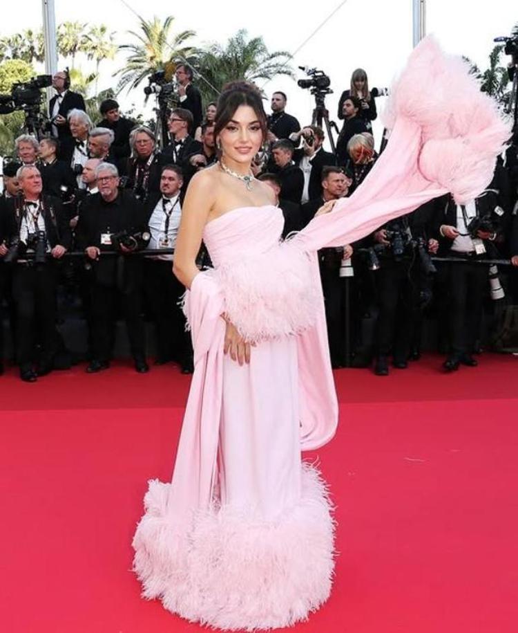 Hande Erçel ve Hakan Sabancı tren yolculuğunun fiyatını duyan şaşkına dönüyor