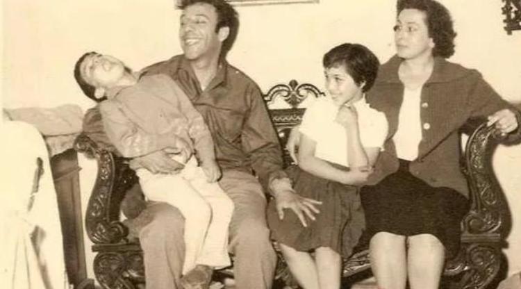 MÜNİR ÖZKULUN İLK EŞİ VE ÇOCUKLARI