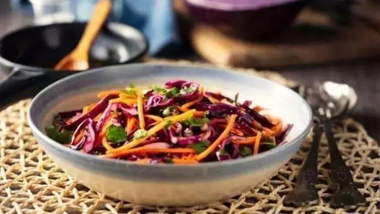 MEVSİM SALATASI TARİFİ