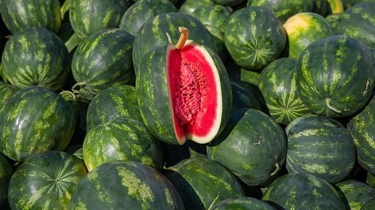 Karpuzu yıllardır yanlış tüketiyormuşuz Peynirle değil böyle yiyince faydası 10 kat artıyor: Kas spazmlarının kökünü kurutuyor