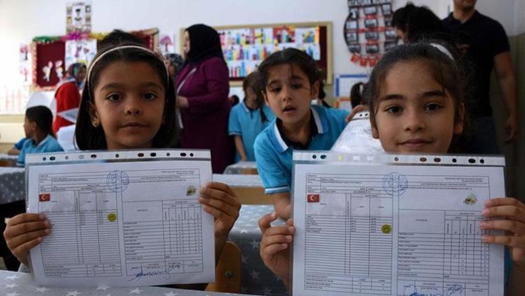 2025 okullar ne zaman kapanacak Karneler hangi tarihte dağıtılacak Yaz tatili ne zaman başlıyor