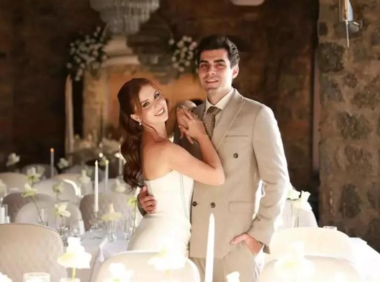 Taze gelin Zeynep Özkaya balayında İlk kareler geldi