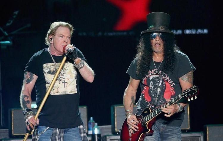 Guns N Roses, İstanbul konserinde Mattia Ahmet Minguzziye şarkı hediye etti
