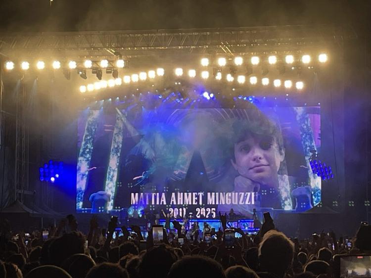 MATTIA AHMET MINGUZZIYE HEDİYE ETTİLER