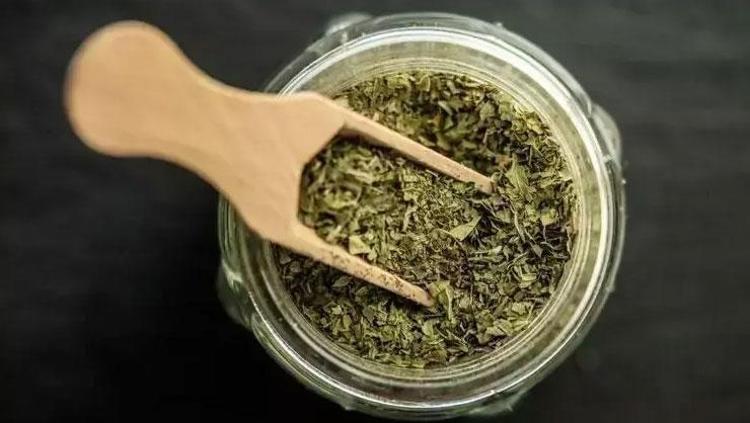 KEKİK: VÜCUDU TOKSİNLERDEN ARINDIRIYOR