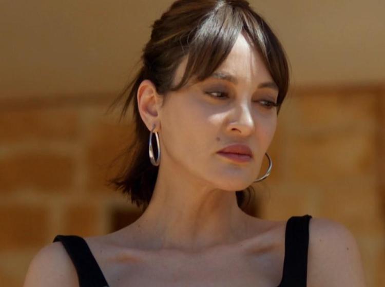 Uzak Şehirde reytingleri uçuran öpücük Milyonlar o ana kilitlendi