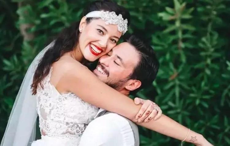 Pelin Akil ve Anıl Altanın 8 yıllık evliliği sona eriyor Yollarımızı ayırdık