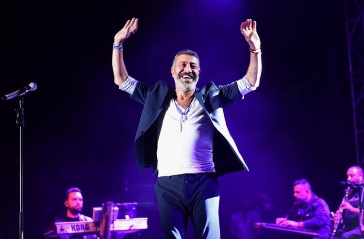 Hakan Altun imaj değiştirdi Bıyıklar kaldı, sakallar tatilde