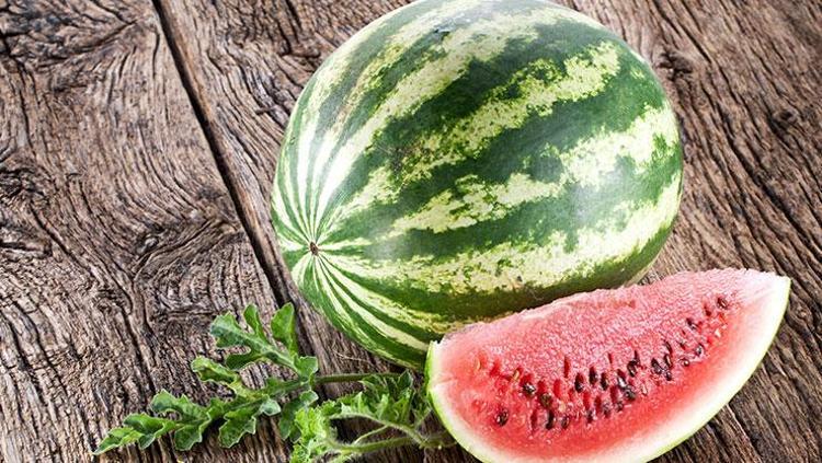 Adanada hasadı devam ediyor Kilosu 9-10 TLye kadar düştü: Kavurucu sıcaklarda tüketin