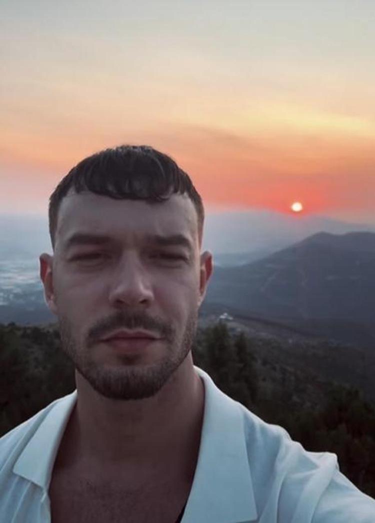 Yaz sezonuna bomba gibi giren Cemre Baysele Aytaç Şaşmazdan dikkat çeken gönderme