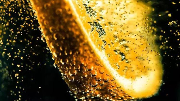 Sadece limon eklemek yetmiyor Bilinen detoks sularını tarihe gömüyor: Cayır cayır yağ yakıyor, vücuttaki ödemi söküp atıyor
