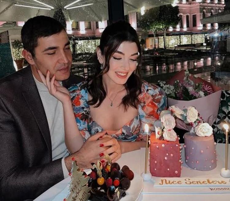 Evliliklerinin 12. yılı Aslıhan Günerden romantik kutlama